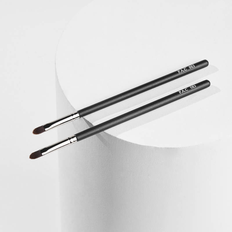 PAC Lip Brush 083 - Flat Lip Contour & Filler Brush, Precise Control for Smooth, Flawless Lip Lines